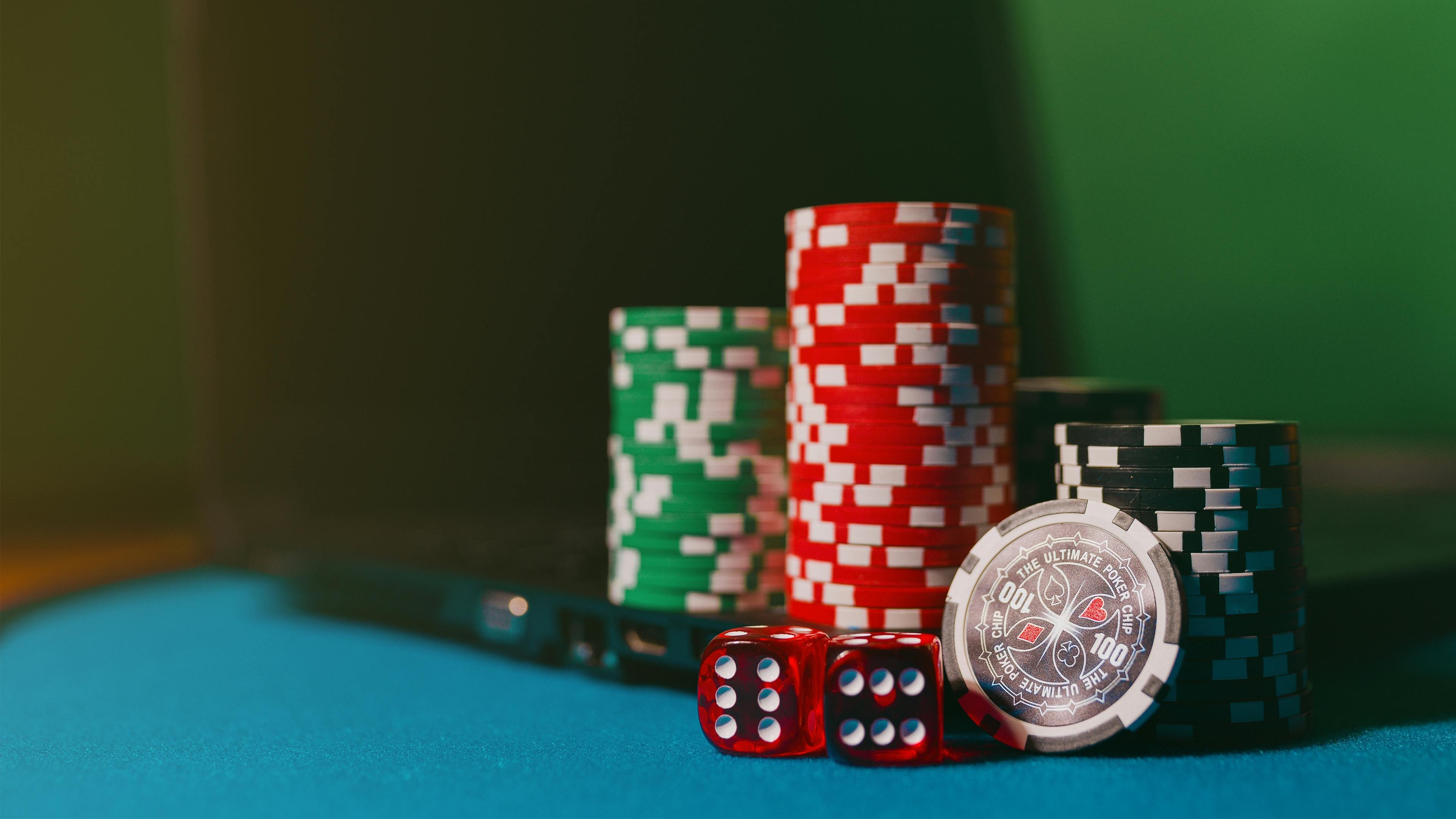 qq3338 Kemenangan pemain merayakan hadiah jackpot kasino terpercaya